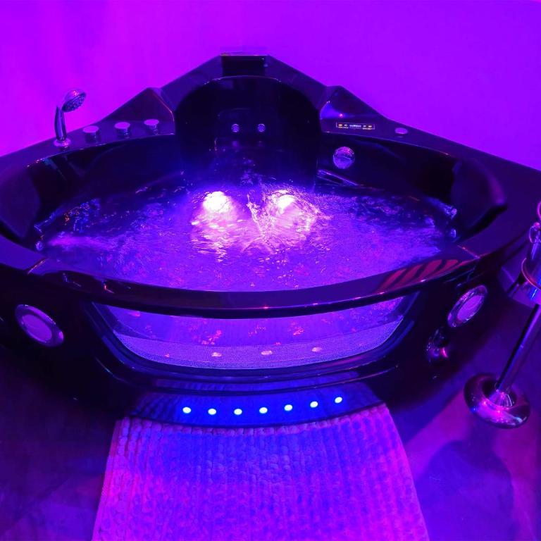 Loveroom & Jacuzzi TIJUGO - Clermont Ferrand - Appartement 1 Chambre - 13