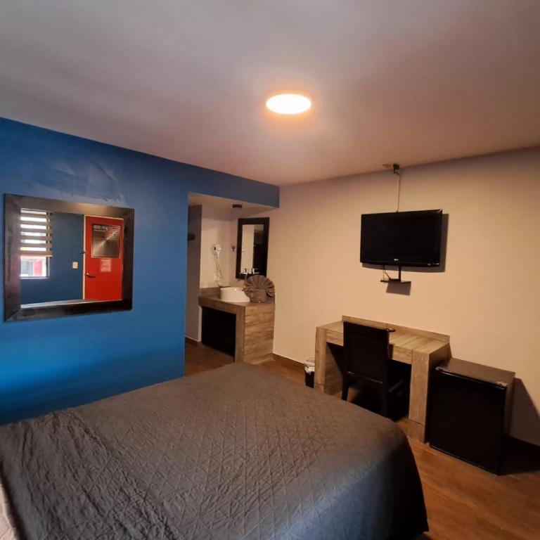 Lizvan Hotel-Motel - Queen Room - 3