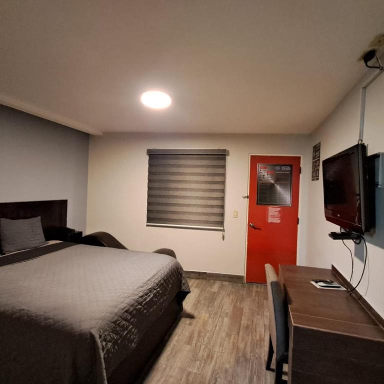 Lizvan Hotel-Motel - Queen Room - 5
