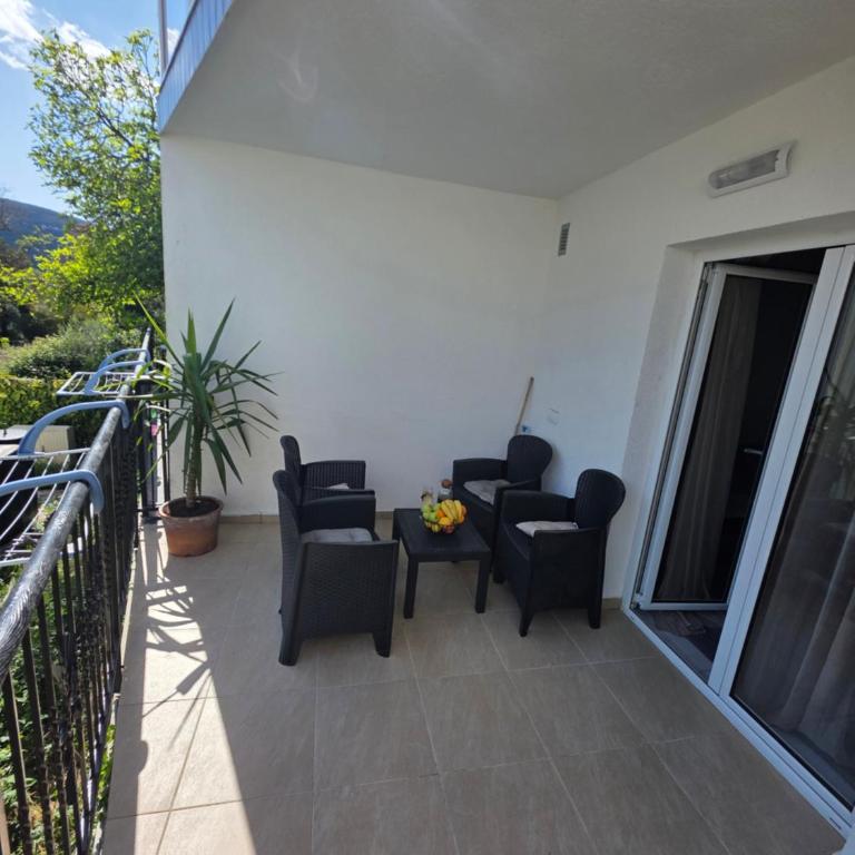 Apartmani Komatina Đenovići 2 - One-Bedroom Apartment - 2