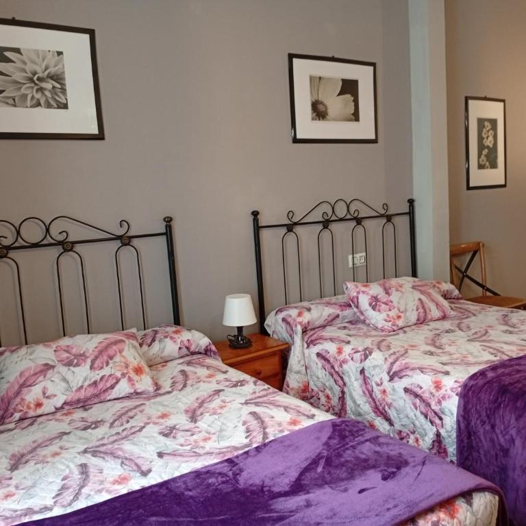 Hospedaje Don Pelayo - Habitación Doble con cama supletoria - 2 camas - 6