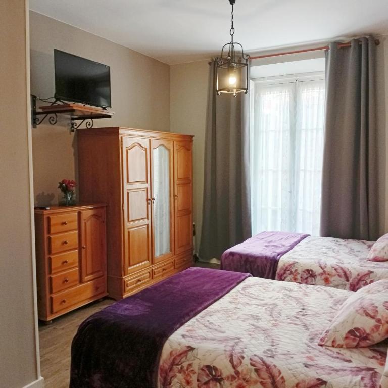 Hospedaje Don Pelayo - Habitación Doble con cama supletoria - 2 camas - 4