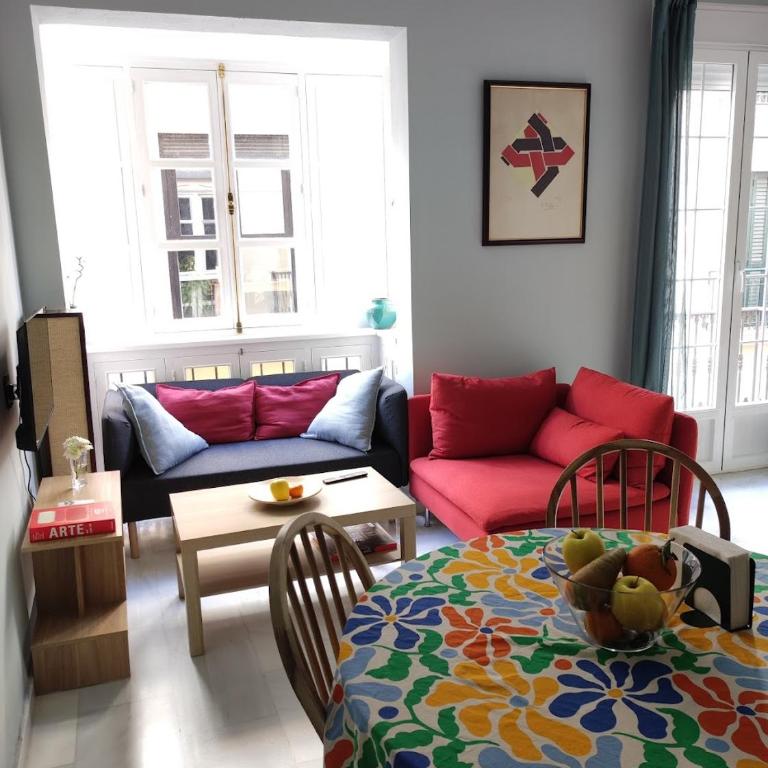 Elegancia y confort en el corazón de Málaga - Apartamento de 2 dormitorios con balcón - 4