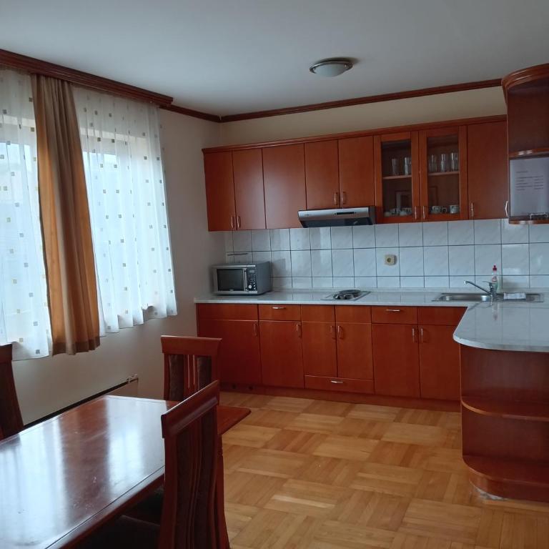 Apartmani Beli Bor - Apartman sa 2 Spavaće Sobe i Terasom - 2