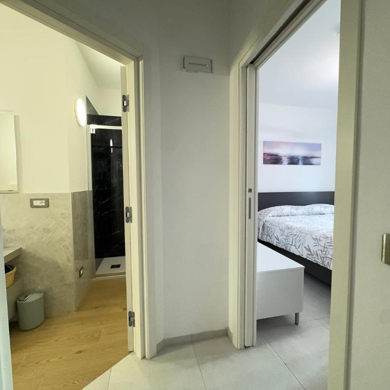 In the Historic Centre, with a View of the Towers - Appartamento con 1 Camera da Letto con Balcone e Vista Città - 14