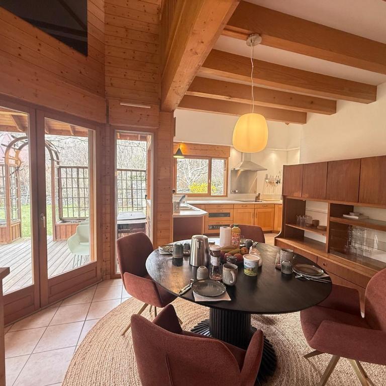 Chalet 6 Pers-Prox Cols-Vue Vallée-Jardin-BBQ - Chalet 3 Chambres - 2