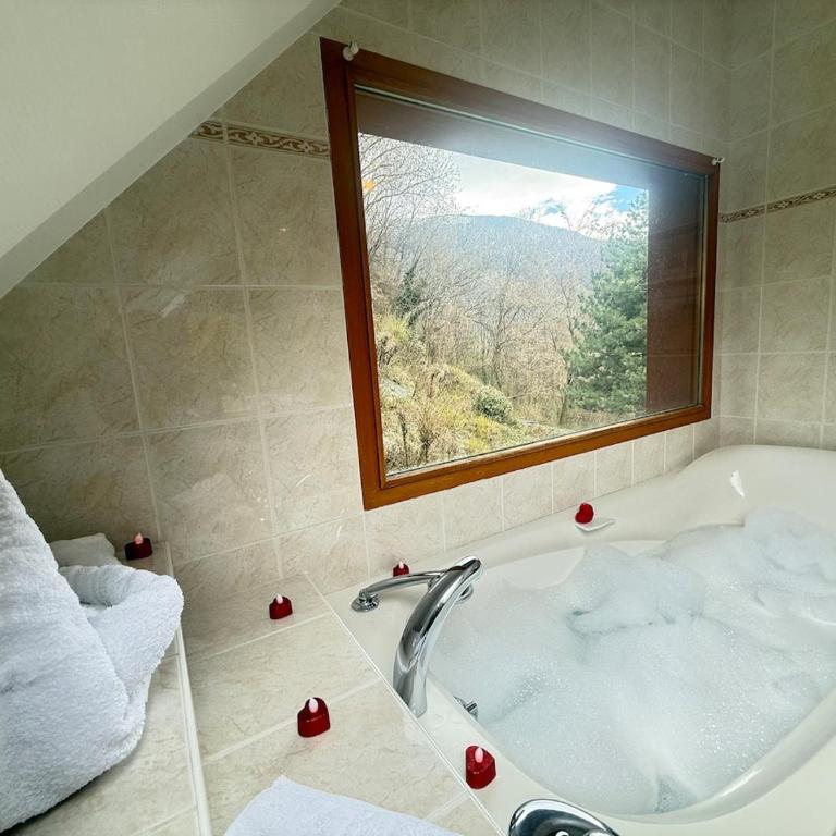 Chalet 6 Pers-Prox Cols-Vue Vallée-Jardin-BBQ - Chalet 3 Chambres - 12