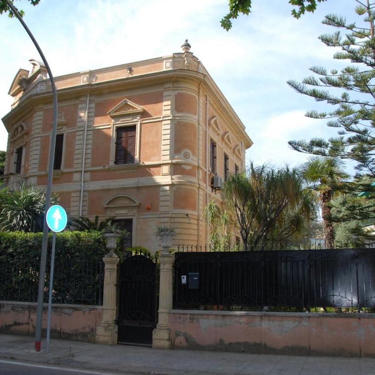 Villa 7 Palms Mondello Palermo Sicily - Three-Bedroom Villa - 2