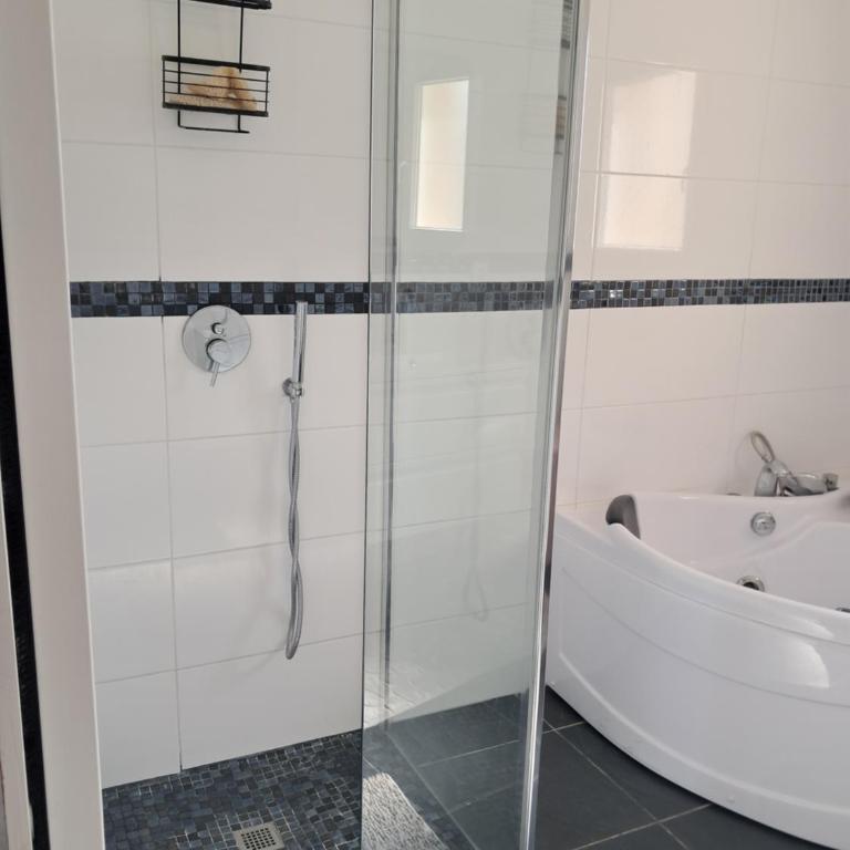 Chambre privé chez lhabitant - Chambre Double avec Salle de Bains Commune - 4