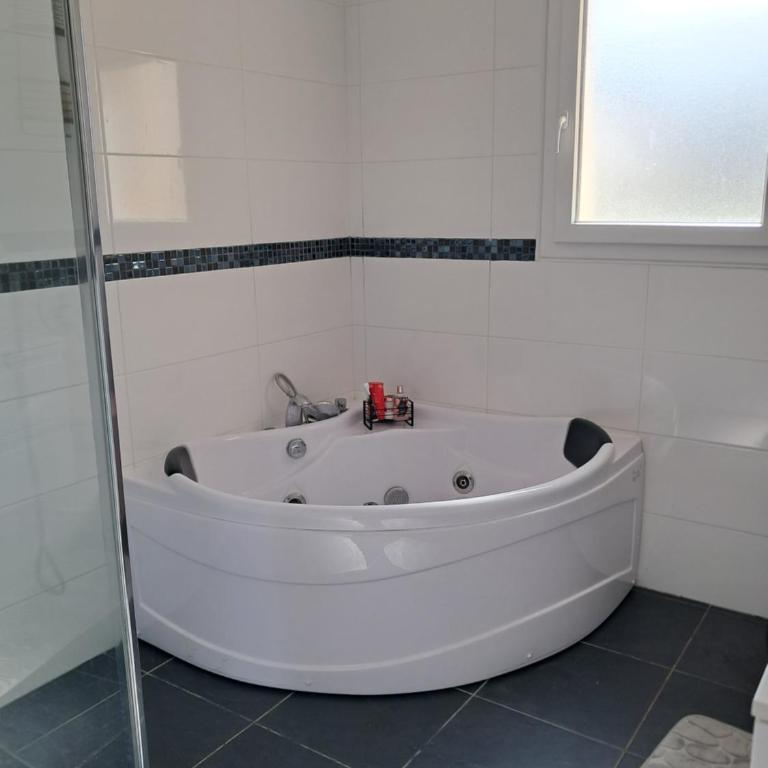 Chambre privé chez lhabitant - Chambre Double avec Salle de Bains Commune - 5
