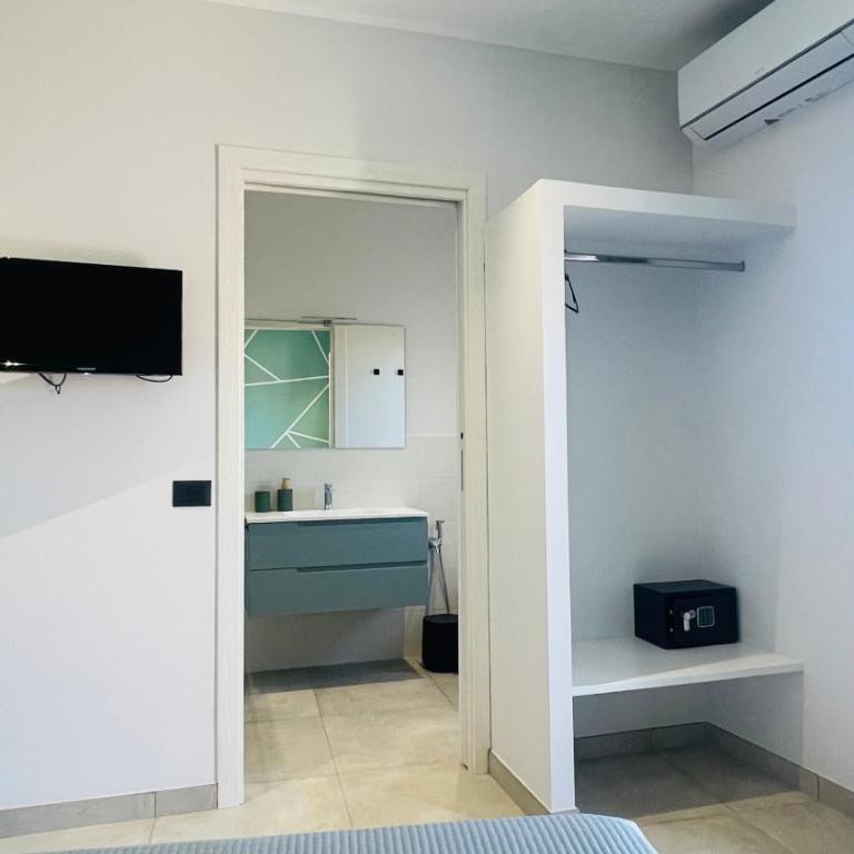 Teresa Apartment & Room - Deluxe Double Room with Balcony - 3