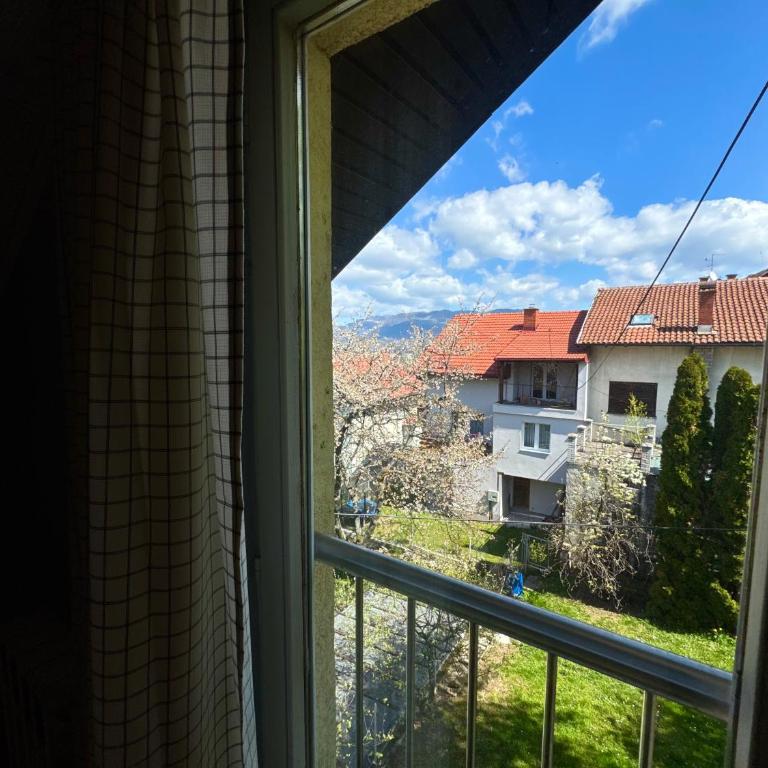 Wood & Light Loft Sarajevo - Private parking - Apartman sa 3 Spavaće Sobe i Balkonom - 2