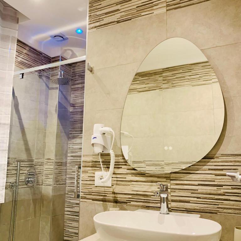 Bed and Breakfast D'Angelo - Camera Matrimoniale/Doppia con Letti Singoli con Bagno Privato Esterno - 11