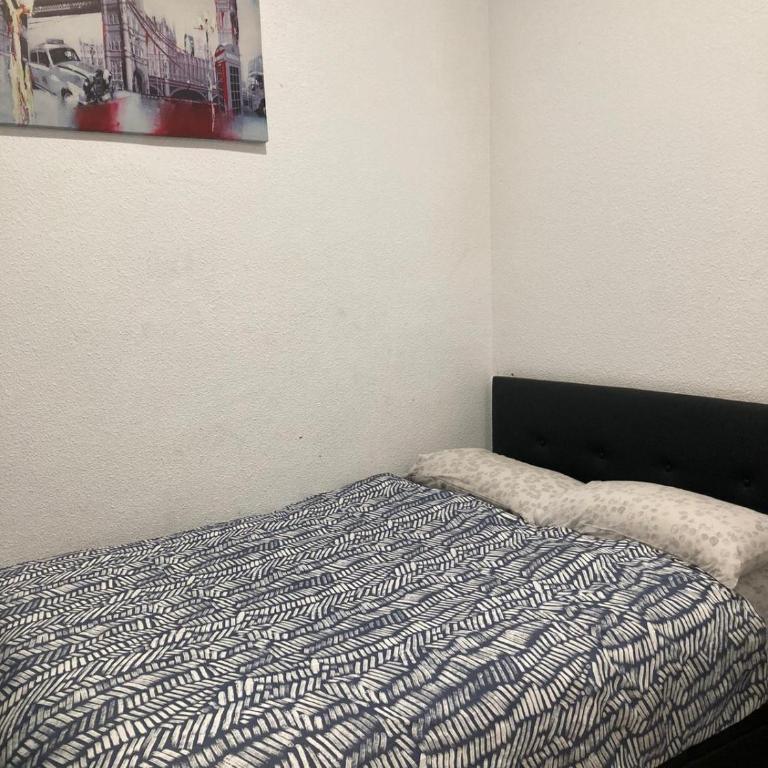 Hostal Mayor Plaza - Economy Quadruple Room with Shared Bathroom - 1