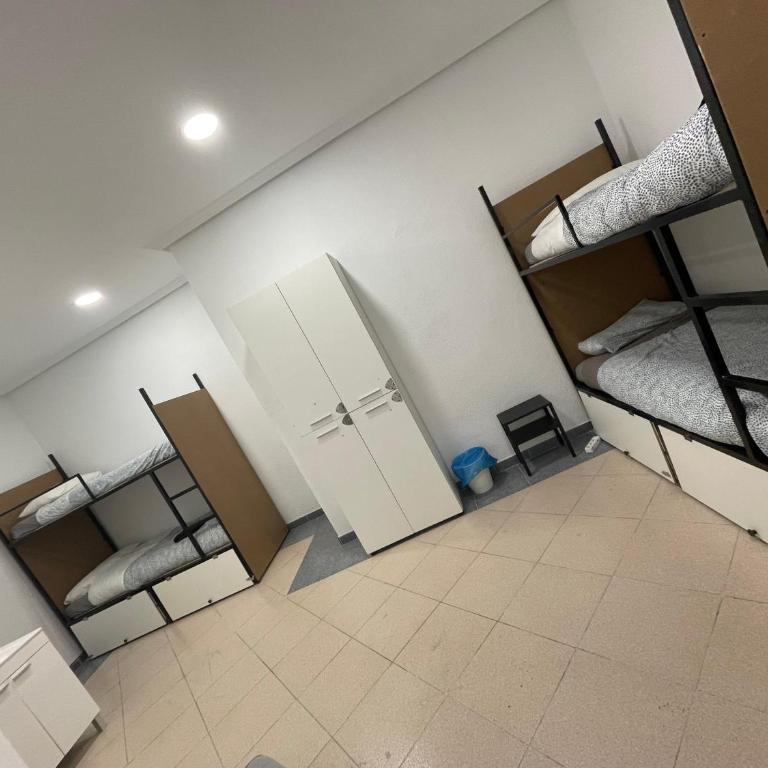 Hostal Mayor Plaza - Bed in 4-Bed Male Dormitory Room - 1