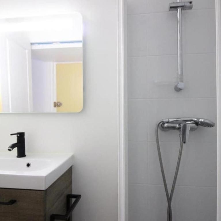 Appartement T2- wifi - RDC à 300M des thermes - La villa blanche - Apartamento de 1 dormitorio - 14