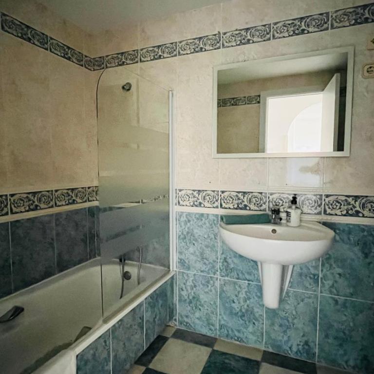 Bueno, bonito y barato Benalmádena Costa - Two-Bedroom Apartment - 17