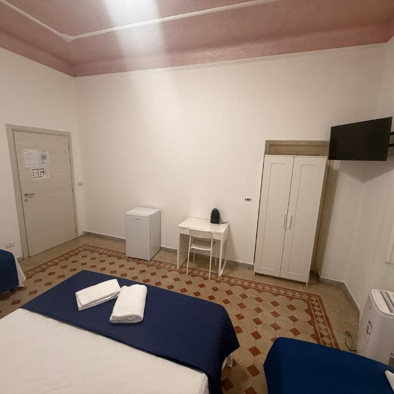 Bella Roma - Camera Quadrupla con Bagno in Comune - 1