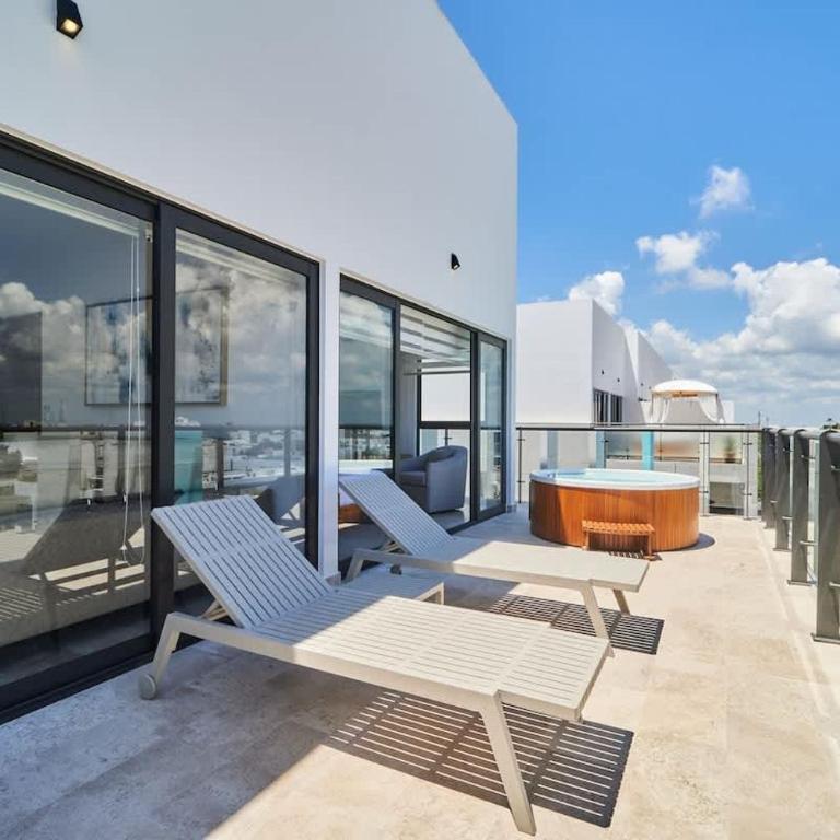 Luxury 2-Story Apt with Jacuzzi - Two-Bedroom Apartment - 9