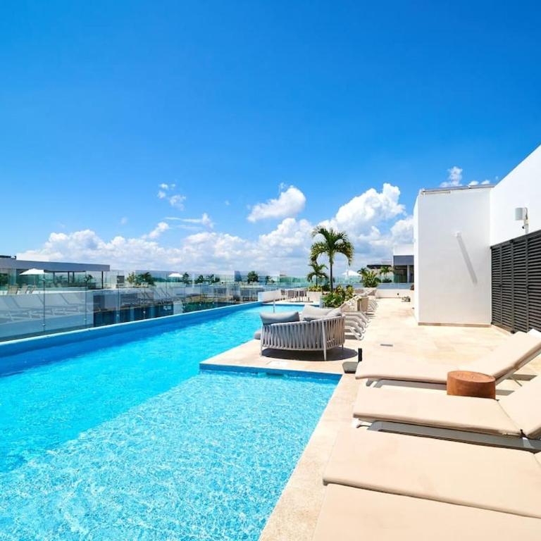 Luxury 2-Story Apt with Jacuzzi - Two-Bedroom Apartment - 11