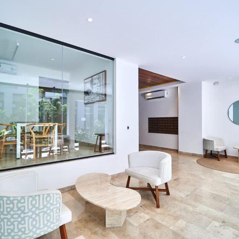 Luxury 2-Story Apt with Jacuzzi - Two-Bedroom Apartment - 15