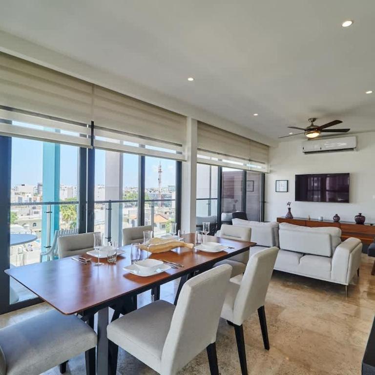 Luxury 2-Story Apt with Jacuzzi - Two-Bedroom Apartment - 23