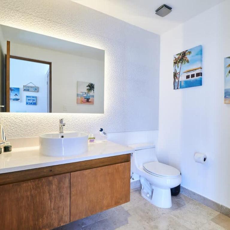 Luxury 2-Story Apt with Jacuzzi - Two-Bedroom Apartment - 27