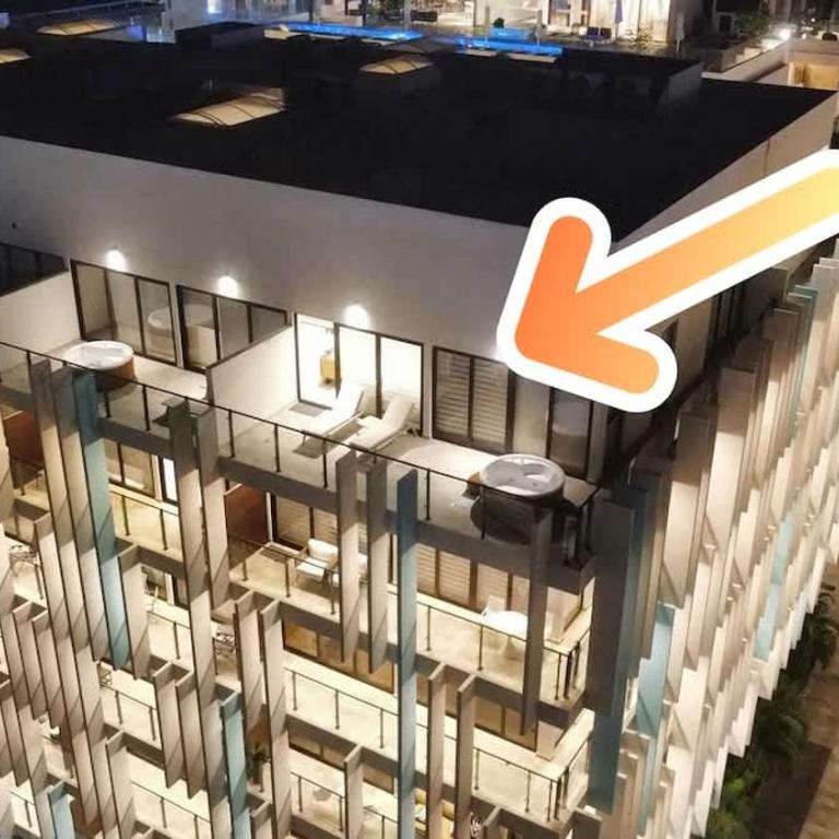 Luxury 2-Story Apt with Jacuzzi - Two-Bedroom Apartment - 35