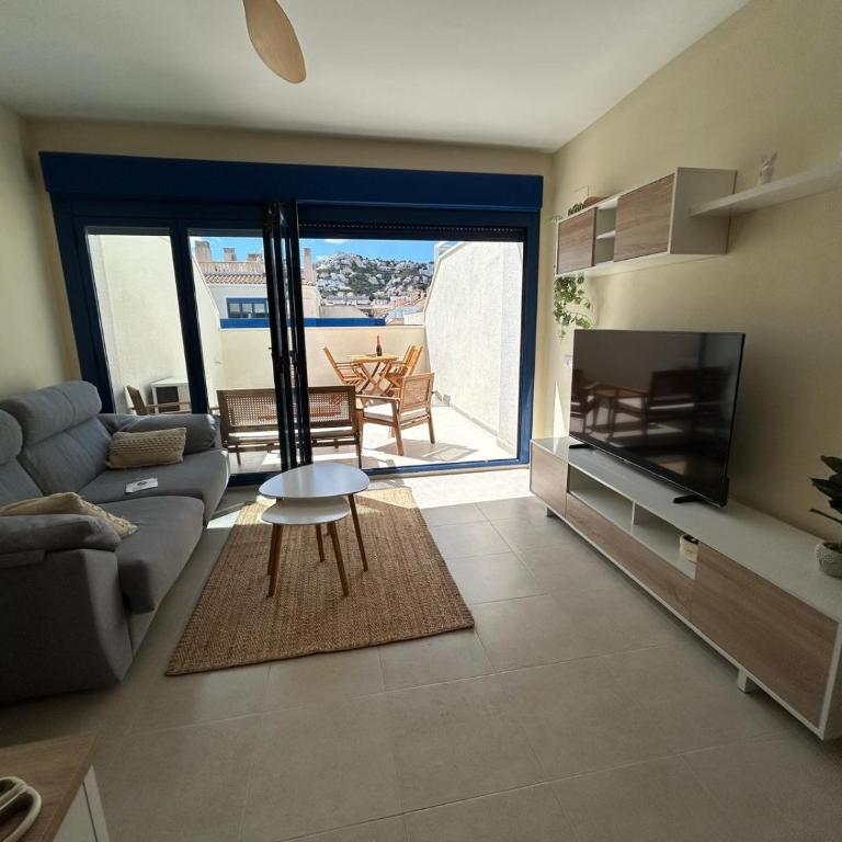 Céntrico Ático Duplex Piscina 3 dormitorios - Julio y agosto entradas y salidas en SABADO - Apartamento de 3 dormitorios - 75