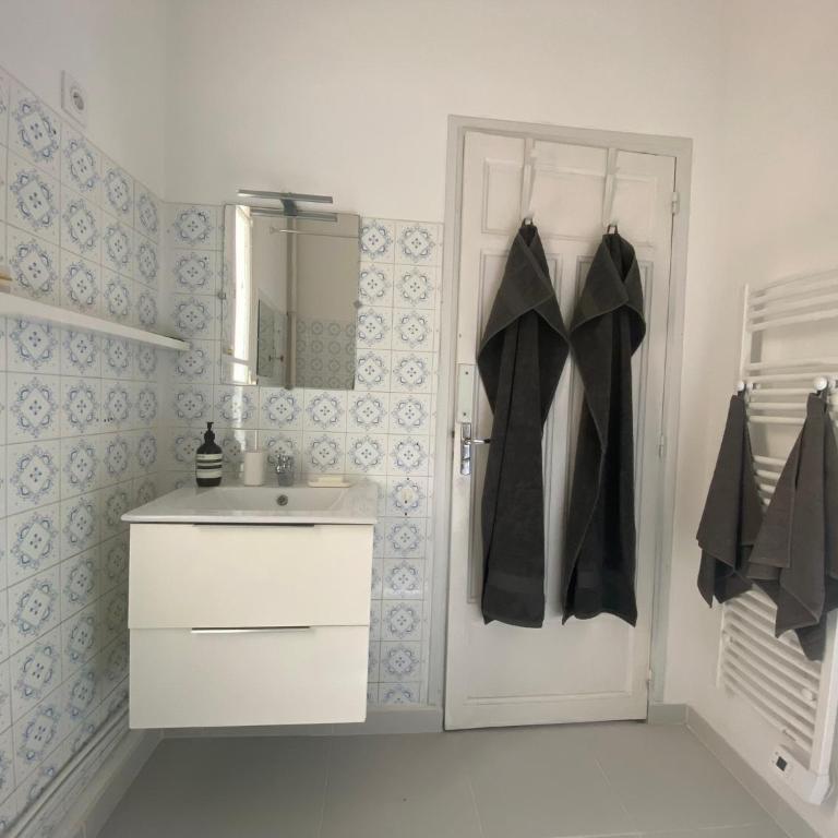 2 pièces Place Miot, côté cours - Appartement 1 Chambre - 6