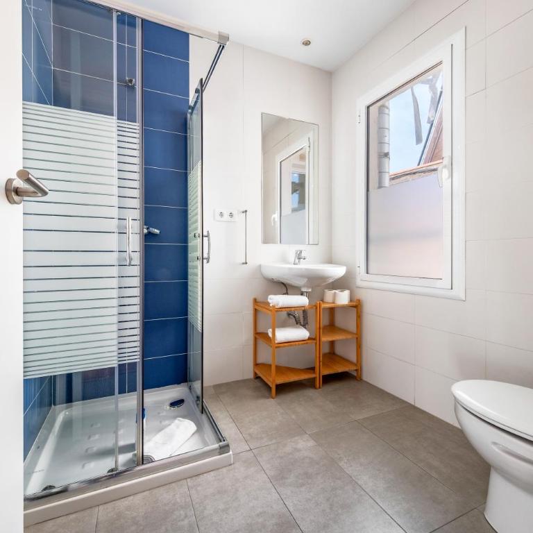 AinB Barcelona Sants Apartments - Two-Bedroom Apartment with Terrace - 2