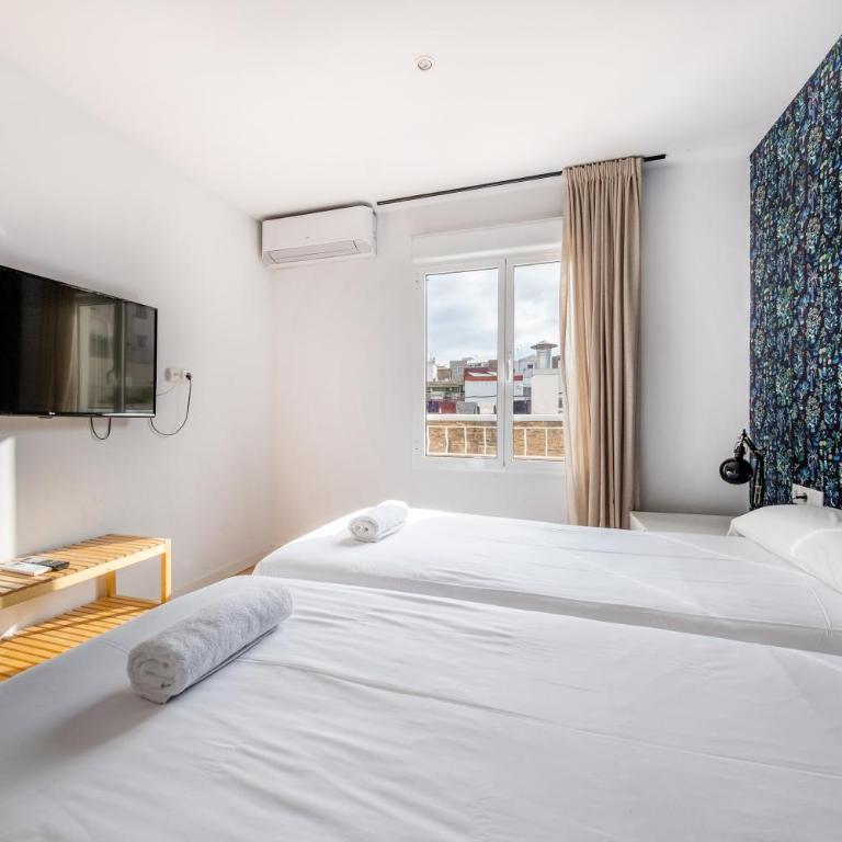 AinB Barcelona Sants Apartments - Two-Bedroom Apartment with Terrace - 4