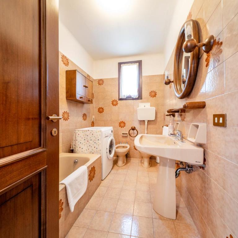 Charming Bellagio - Three-Bedroom Apartment (5 Adults) - 13