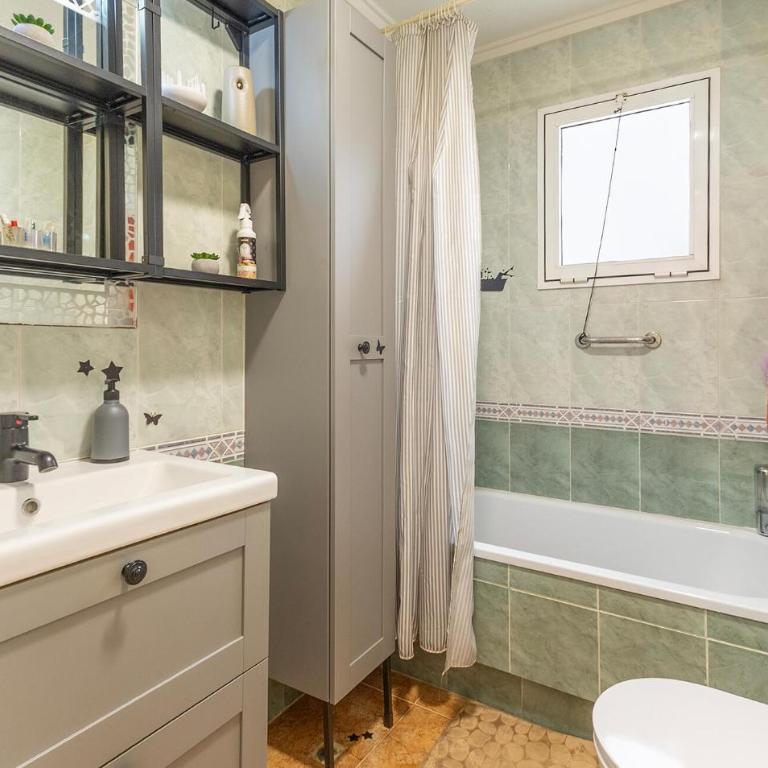Gorgeous Apartment In Torrevieja - Apartamento de 2 dormitorios - 10