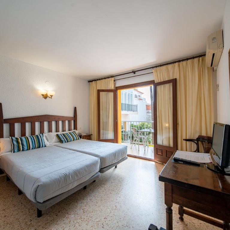 Hotel Buigues - Double or Twin Room with Garden View - 3