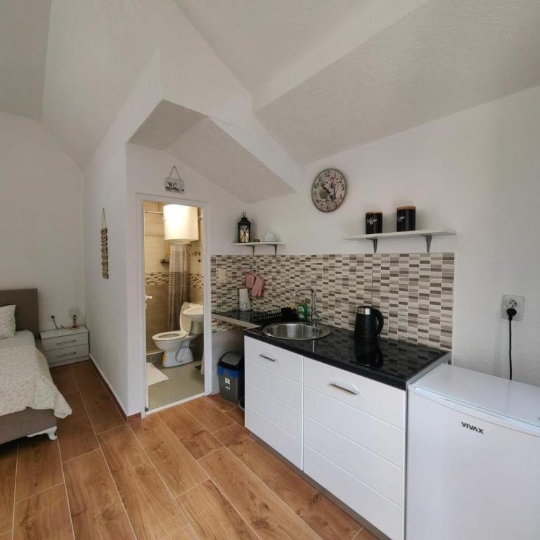 Apartments Andrea - Studio Apartment - 9