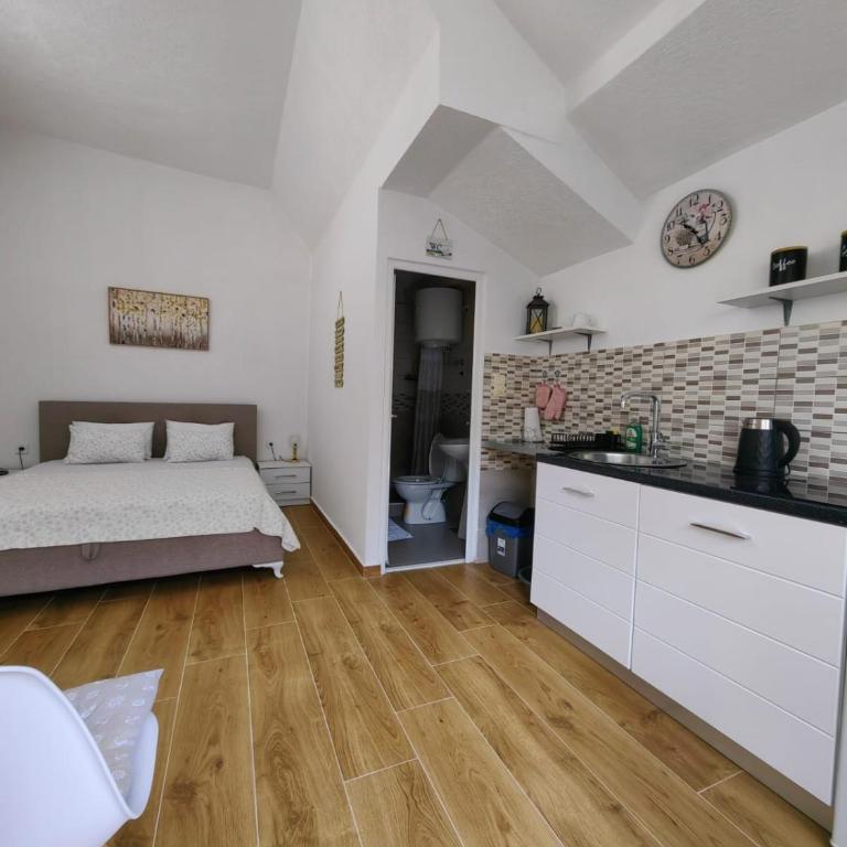 Apartments Andrea - Studio Apartment - 11