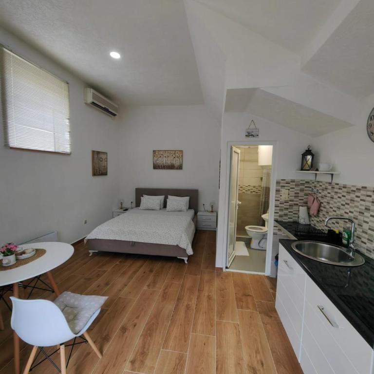 Apartments Andrea - Studio Apartment - 13