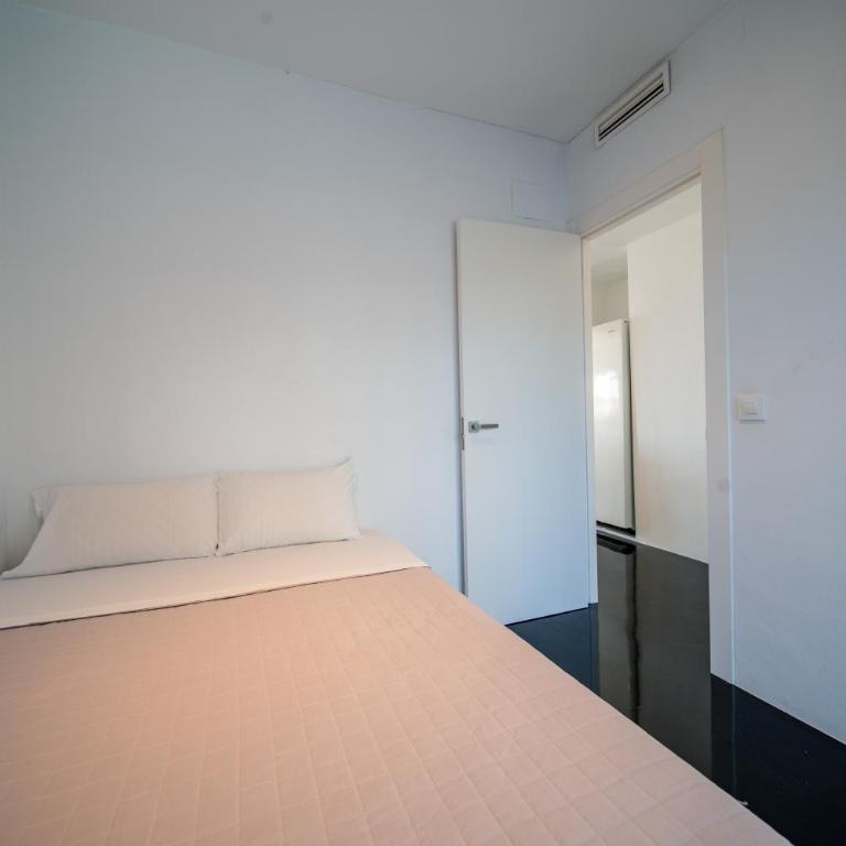 Hotel Buigues - Two-Bedroom Apartment with Balcony and Sea View - 12