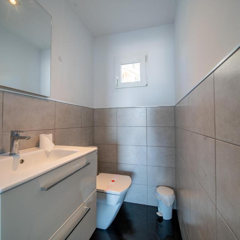 Hotel Buigues - Two-Bedroom Apartment with Balcony and Sea View - 11