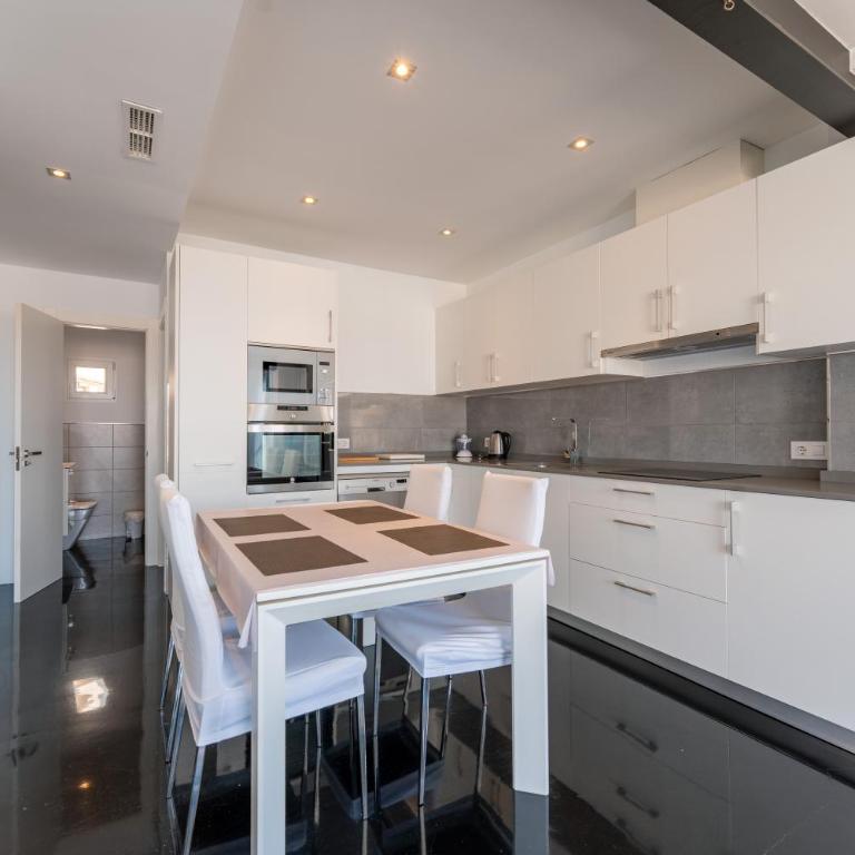 Hotel Buigues - Two-Bedroom Apartment with Balcony and Sea View - 8