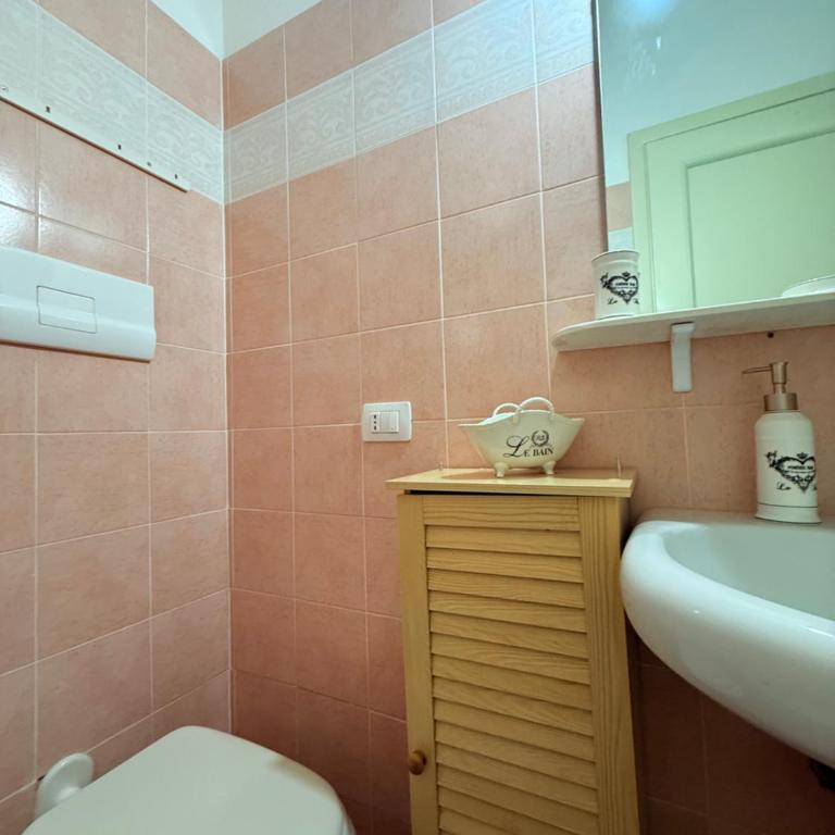 Azzurra Home - Appartamento con 2 Camere da Letto - 11