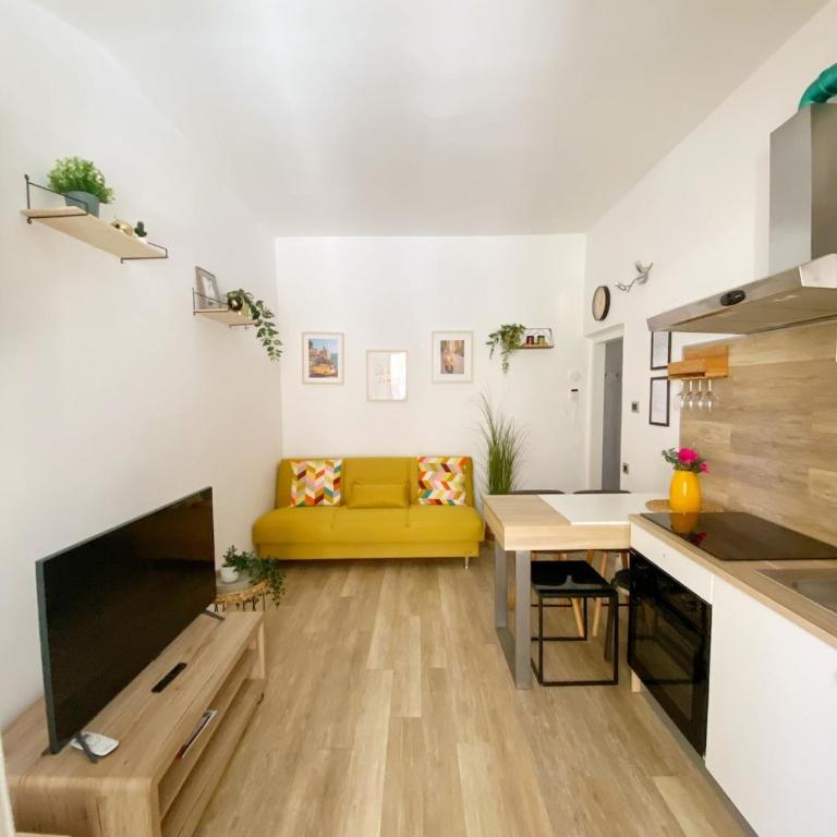 Anguille Home Delightful Suite in Fiumicino - Appartamento con 1 Camera da Letto - 2