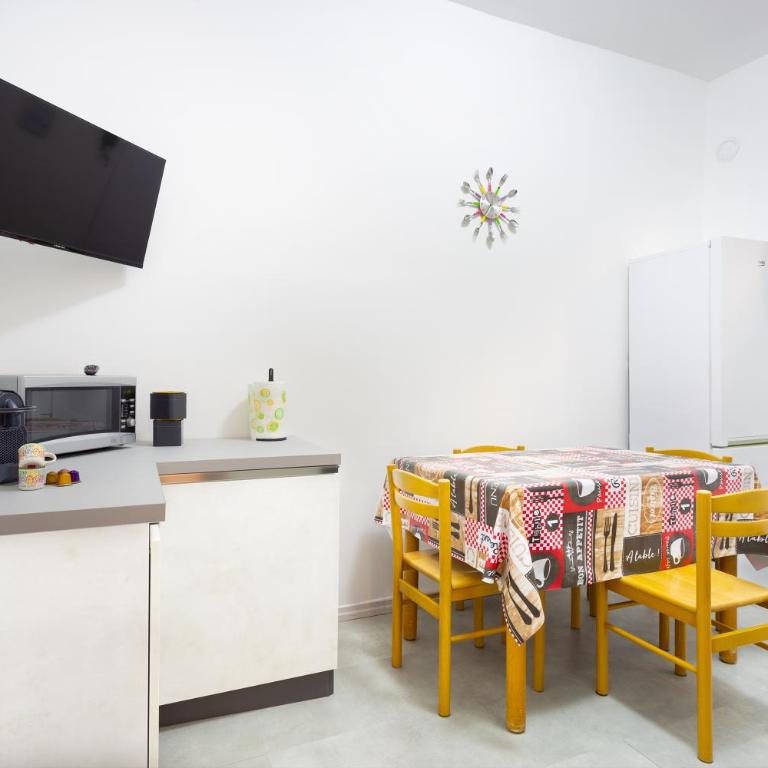 Oasi di San Martino a 5 minuti dall'ospedale parcheggio condominiale - Two-Bedroom Apartment - 9