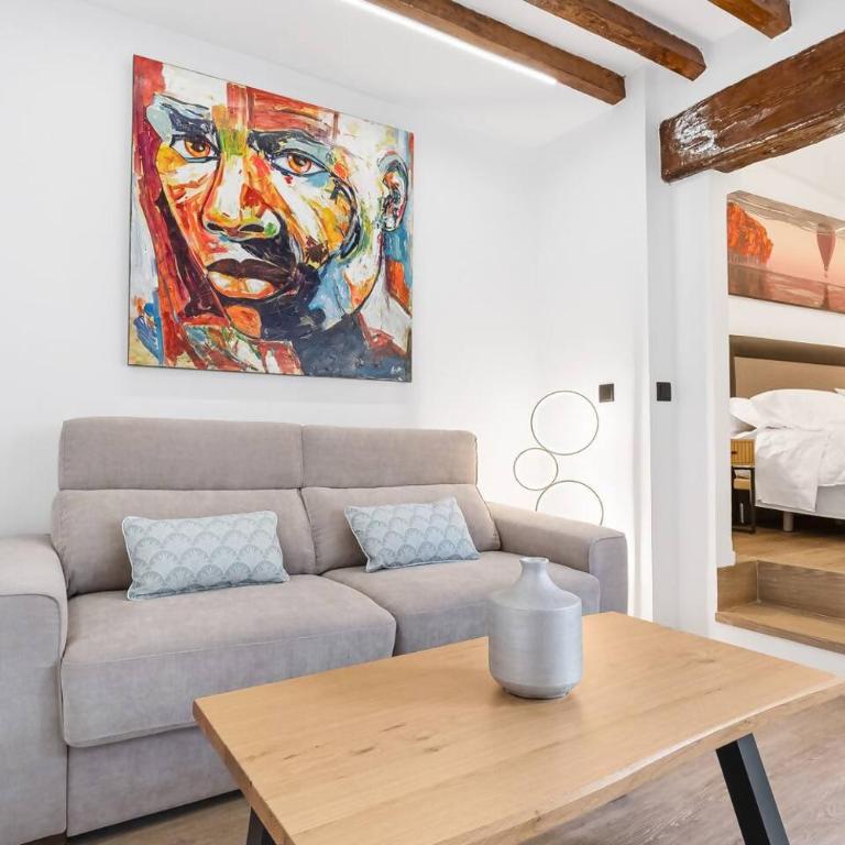 LovelyLofts Cathedral Penthouse - One-Bedroom Apartment - 2