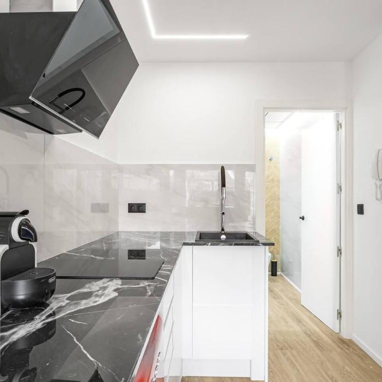 LovelyLofts Cathedral Penthouse - One-Bedroom Apartment - 14