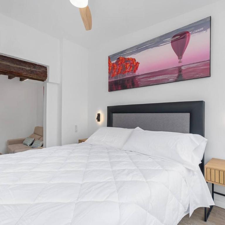 LovelyLofts Cathedral Penthouse - One-Bedroom Apartment - 23