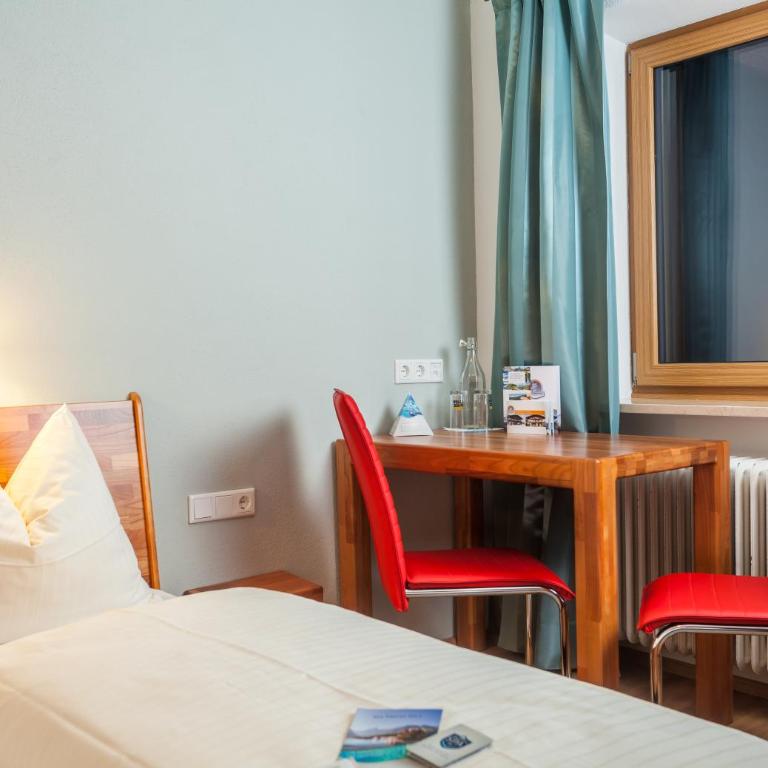 Simone's Platzerl - inklusive täglichem freien Eintritt Tauern Spa - nur 5 Gehminuten, Sommerkarte, privatem Garten mit Schwimmteich, Grill und Saunabereich - Deluxe Doppelzimmer mit Balkon - 22