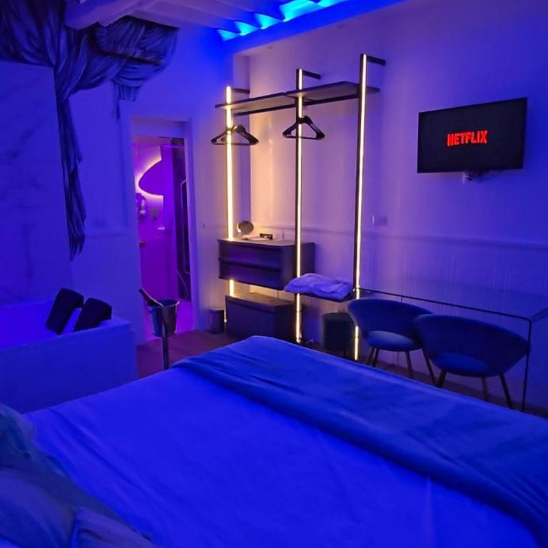 Mirror Suite Roma Colosseo Jacuzzi - Suite con Vasca Idromassaggio - 25