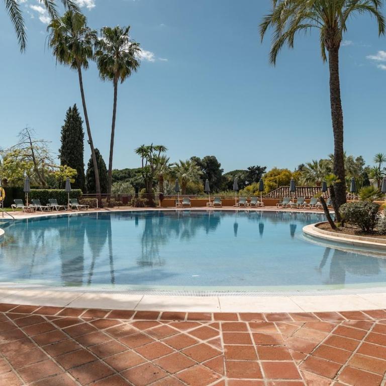 Apartment with a garden near the sea in Gran Bahía de Marbella - Apartamento de 2 dormitorios - 11